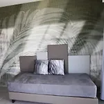 מלון דירות Diana Seafront 3*