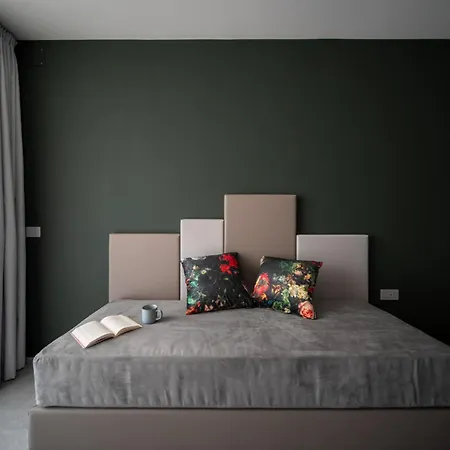 アパートホテル Diana