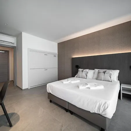 Aparthotel Diana Seafront 3*